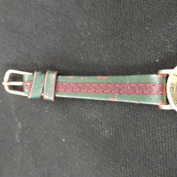 Ladies Gucci Watch - Picture 4 of 8